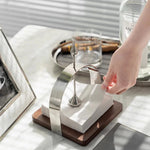 Eleganter Serviettenhalter aus Holz und Edelstahl für stilvolles Dining