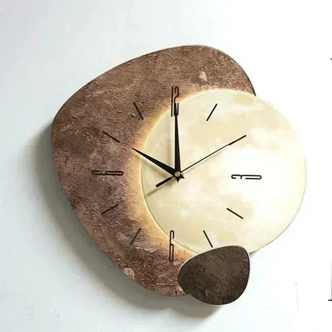 Schlichte Eleganz: Moderne Wanduhr aus Holz