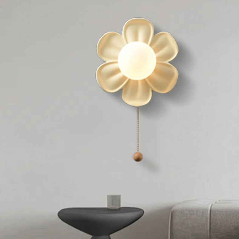 Moderne Dekoschale in Blumenform