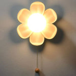 Moderne Dekoschale in Blumenform
