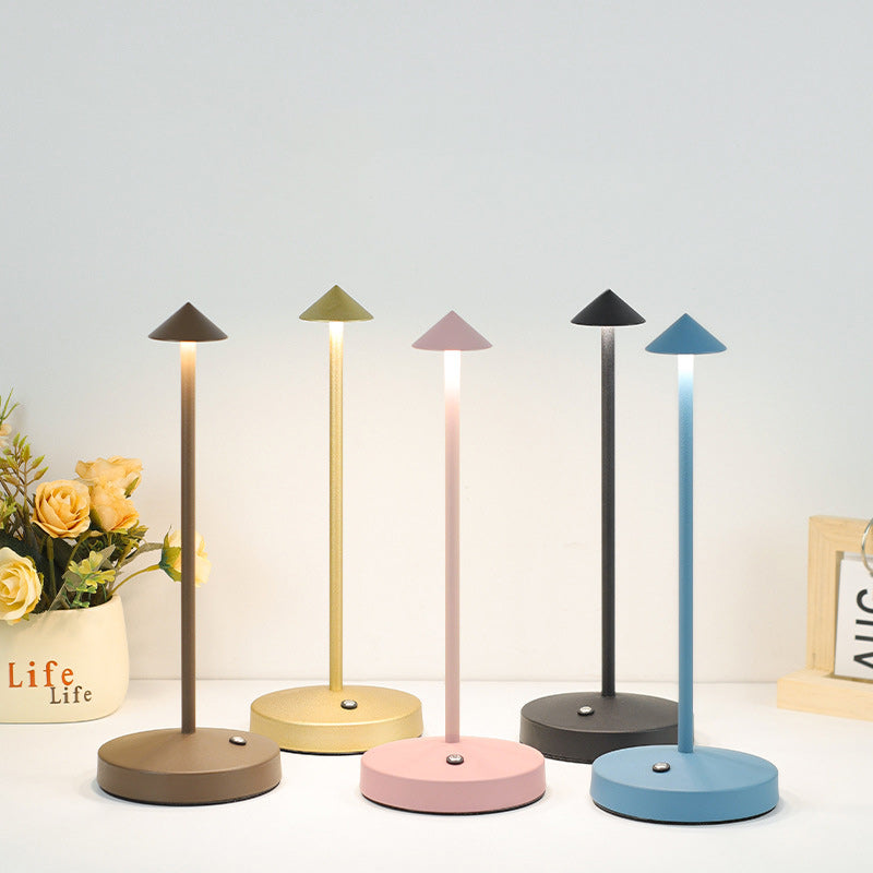 Elegante LED-Tischlampe aus Acryl und Eisen für stilvolle Räume