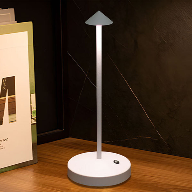 Elegante LED-Tischlampe aus Acryl und Eisen für stilvolle Räume