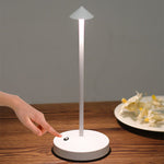 Elegante LED-Tischlampe aus Acryl und Eisen für stilvolle Räume