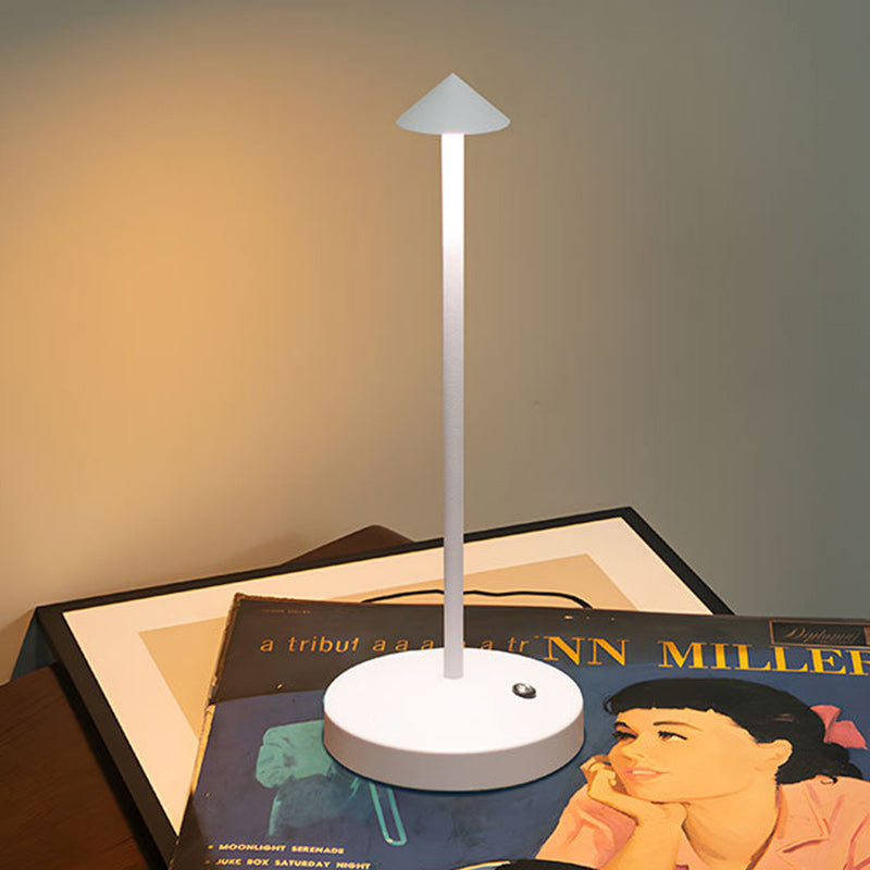 Elegante LED-Tischlampe aus Acryl und Eisen für stilvolle Räume