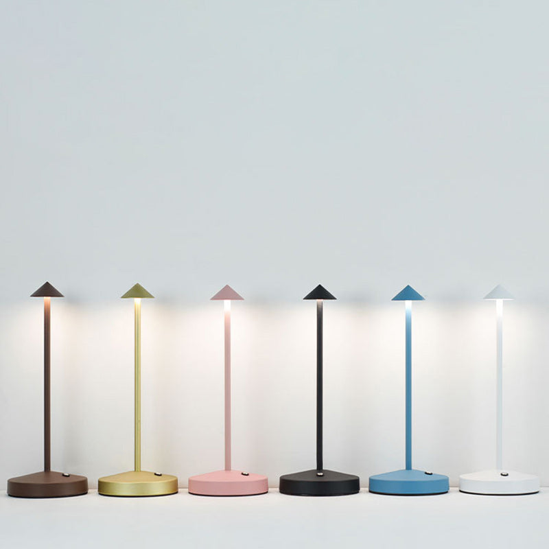Elegante LED-Tischlampe aus Acryl und Eisen für stilvolle Räume