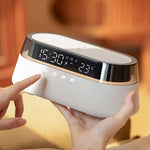 Kompakter Bluetooth-Lautsprecher mit kabelloser Ladefunktion und Nachtlicht