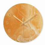 Elegante Marmor-Wanduhr mit Goldzeigern – Stilvolles Wohnaccessoire