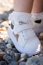Lauflernschuhe für Kleinkinder mit aktiver Unterstützung