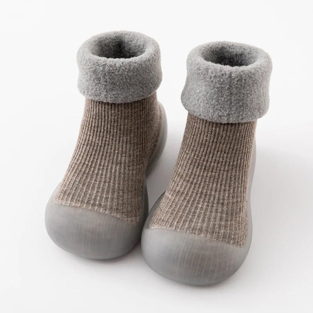 Wärmeschutz und Sicherheit – Rutschfeste Lauflernschuhe für Kleinkinder