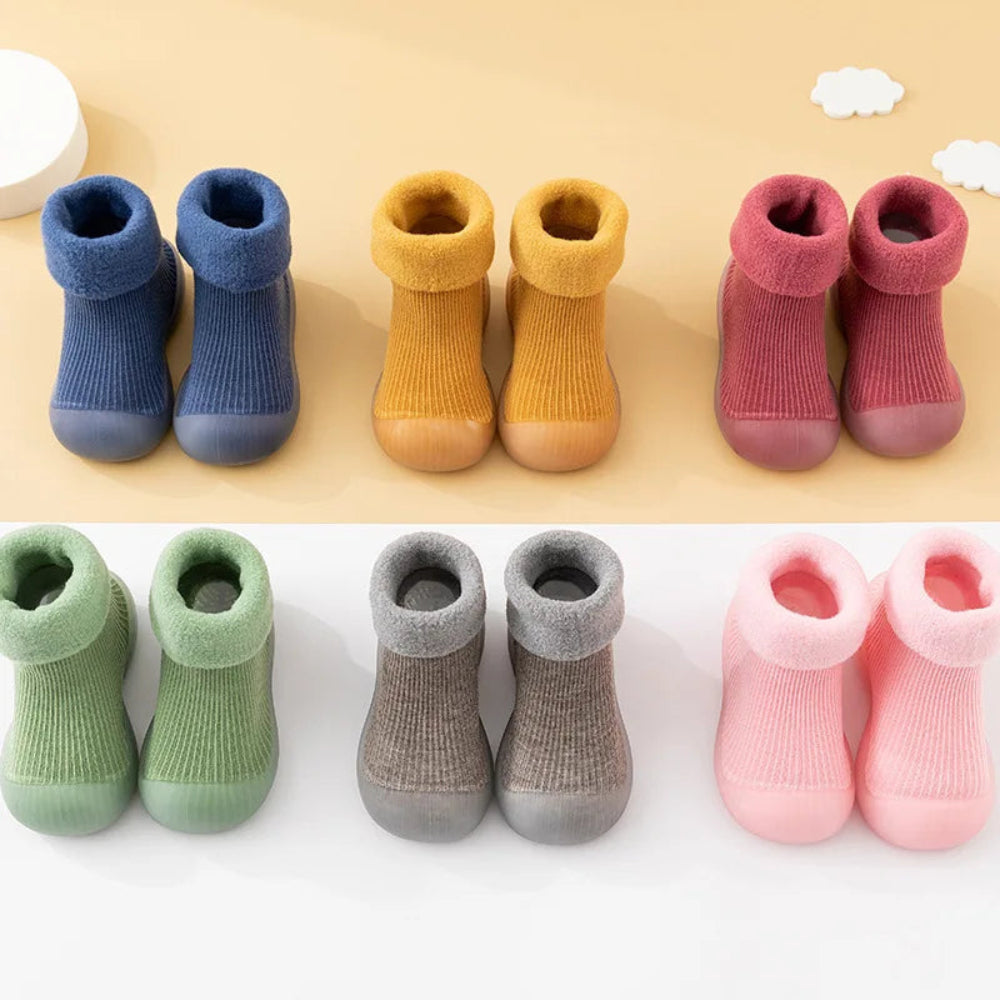 Wärmeschutz und Sicherheit – Rutschfeste Lauflernschuhe für Kleinkinder