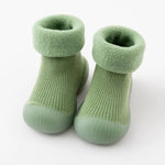 Wärmeschutz und Sicherheit – Rutschfeste Lauflernschuhe für Kleinkinder