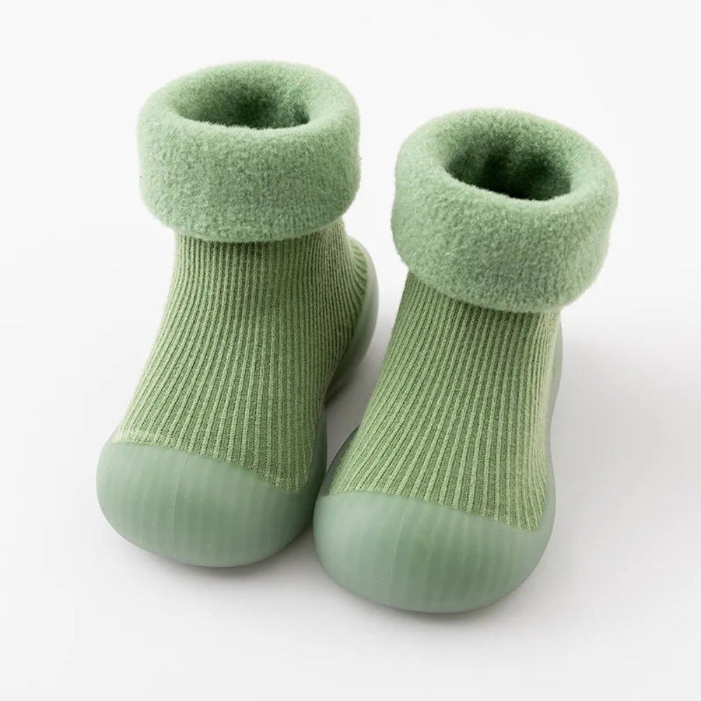 Wärmeschutz und Sicherheit – Rutschfeste Lauflernschuhe für Kleinkinder
