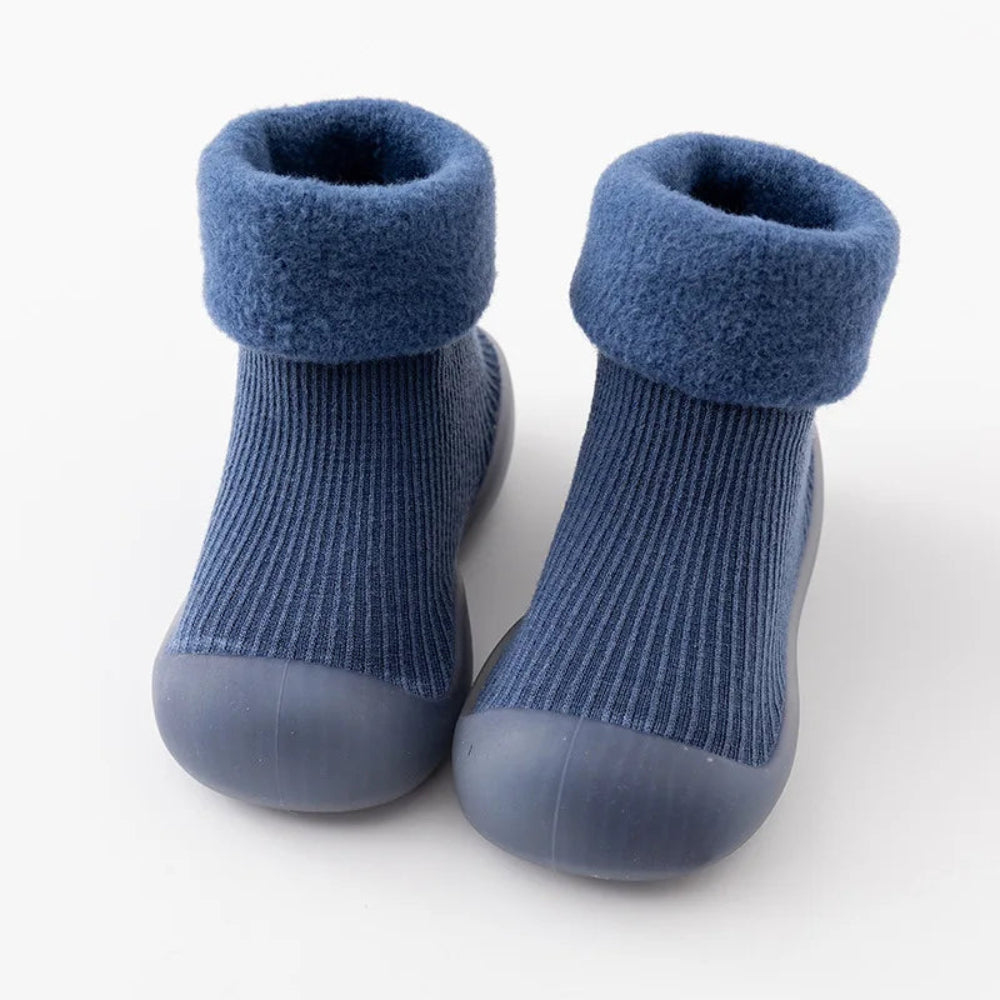 Wärmeschutz und Sicherheit – Rutschfeste Lauflernschuhe für Kleinkinder