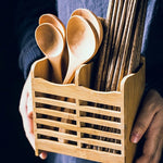 Eleganter Besteckorganizer aus Naturmaterial