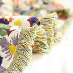 Blumenmotiv Wurfdecke im Landhausstil