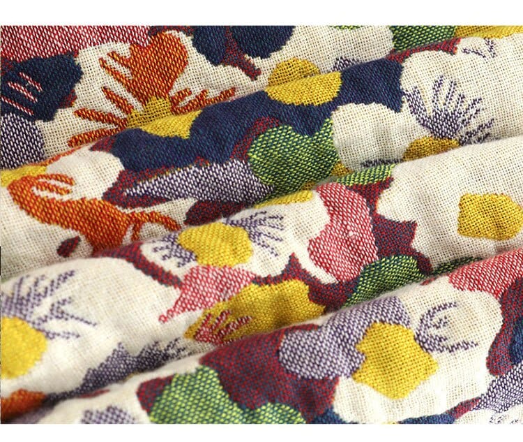 Blumenmotiv Wurfdecke im Landhausstil