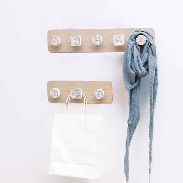 Elegant Wall Hook – Stylish Wooden Hanger for Jackets and Keys