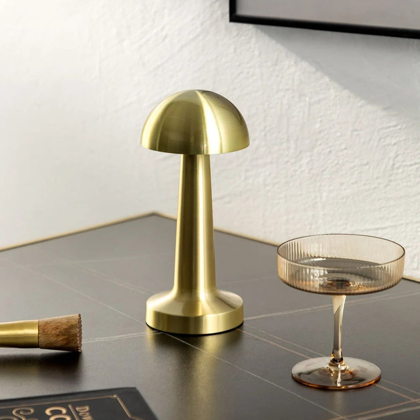 BrassGlow – Tischlampe für Restaurants und Bars