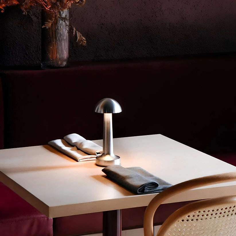 BrassGlow – Tischlampe für Restaurants und Bars