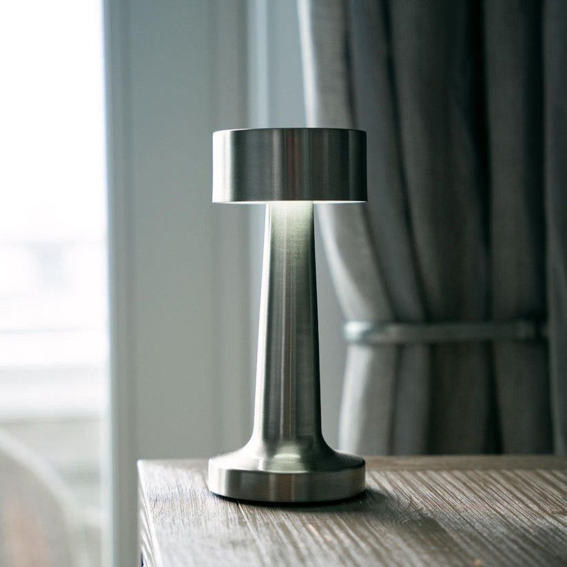 BrassGlow – Tischlampe für Restaurants und Bars