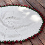 Florale Eleganz – Handgefertigte Tagesdecke mit 3D-Rosenmuster