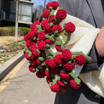 Florale Eleganz – Handgefertigte Tagesdecke mit 3D-Rosenmuster