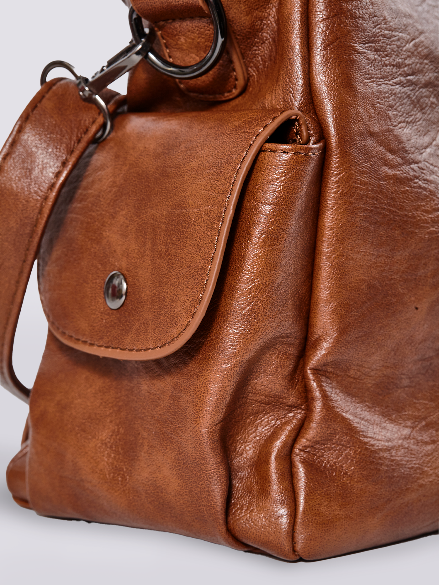 Stylische Handtasche mit mehreren Fächern und abnehmbarem Schultergurt