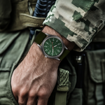 Elegante Armbanduhr im Militärstil