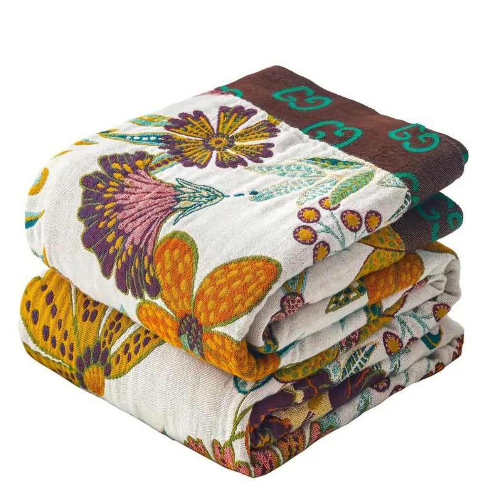 Blumige Eleganz: Die florale Wohndecke