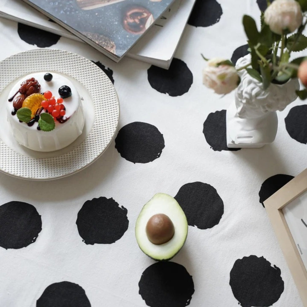 Cheerful tablecloth with polka dot tassels for any occasion