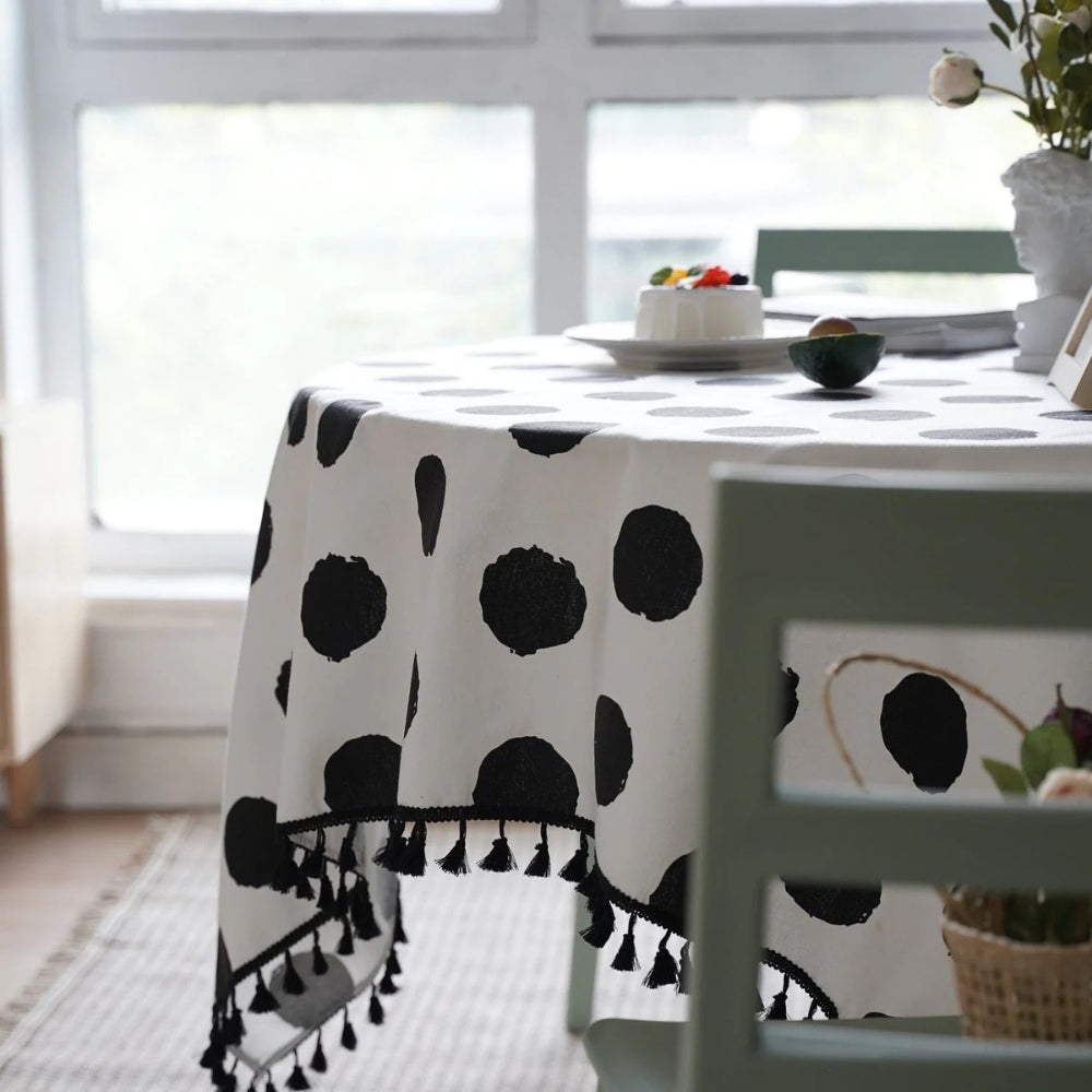 Cheerful tablecloth with polka dot tassels for any occasion