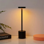 Chloe Stilvolle LED Schreibtischlampe im Modernen Design
