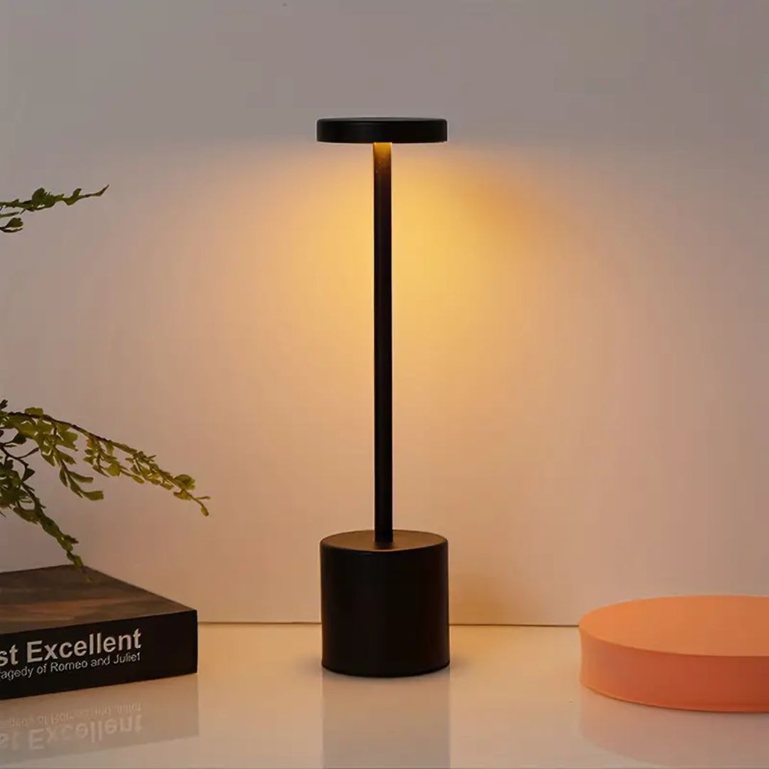 Chloe Stilvolle LED Schreibtischlampe im Modernen Design