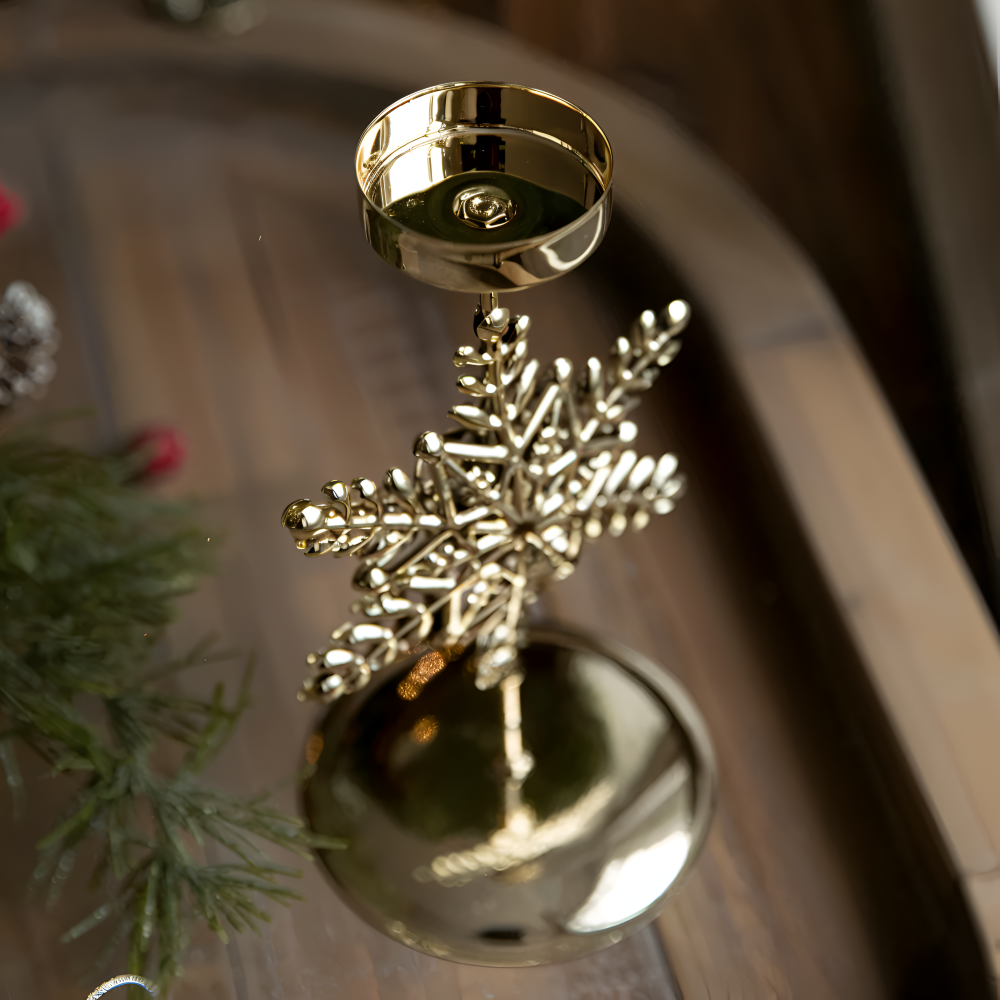 Vintage Goldener Weihnachtskerzenhalter – Atmosphärische Tischdekoration