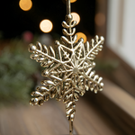 Vintage Goldener Weihnachtskerzenhalter – Atmosphärische Tischdekoration