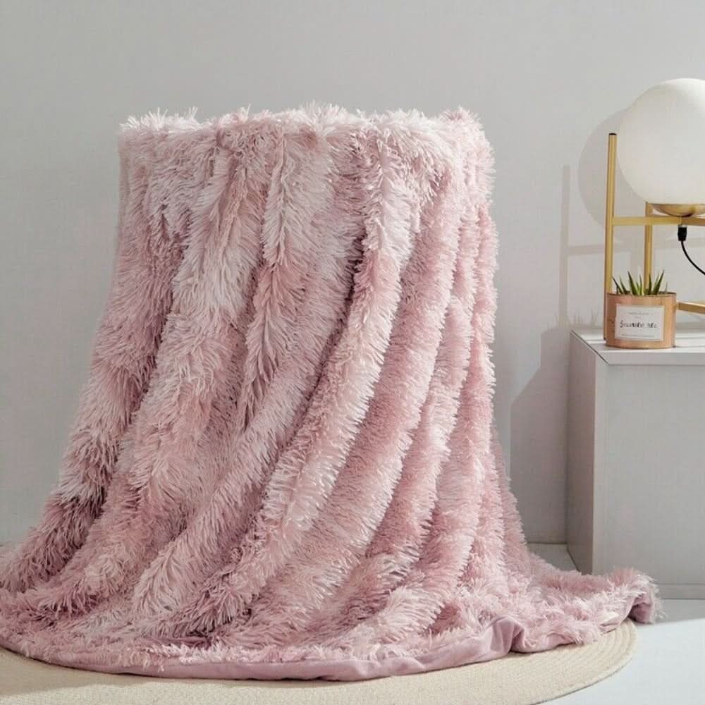Elegant Faux Fur Blanket - Soft and Cozy for Any Occasion