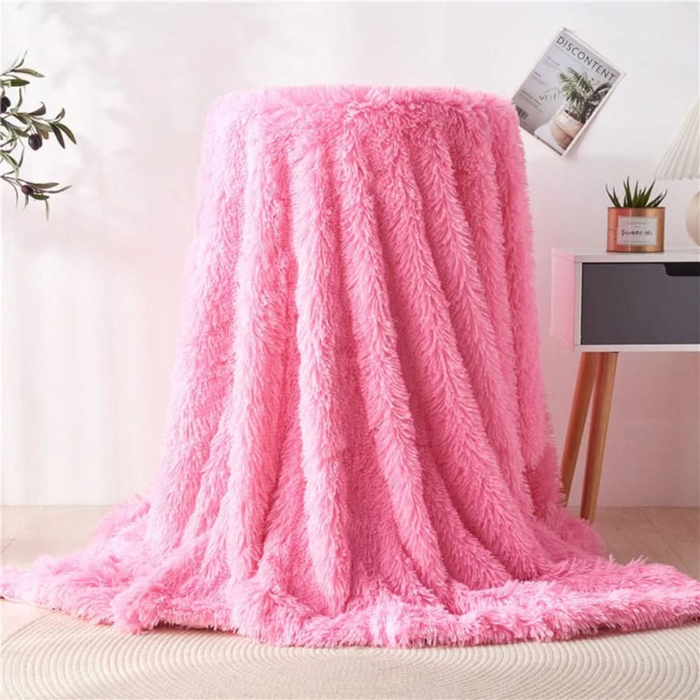 Elegant Faux Fur Blanket - Soft and Cozy for Any Occasion