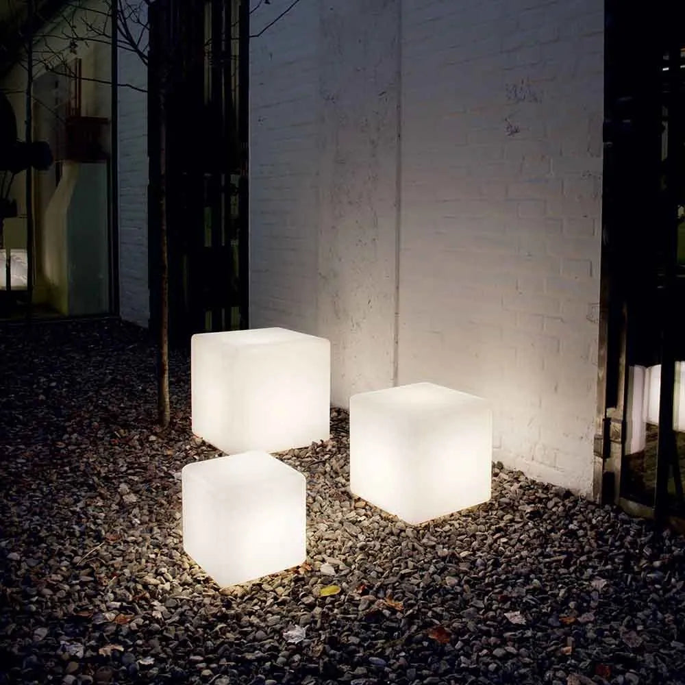 Moderne LED-Würfelbeleuchtung für Garten und Balkon mit Fernbedienung
