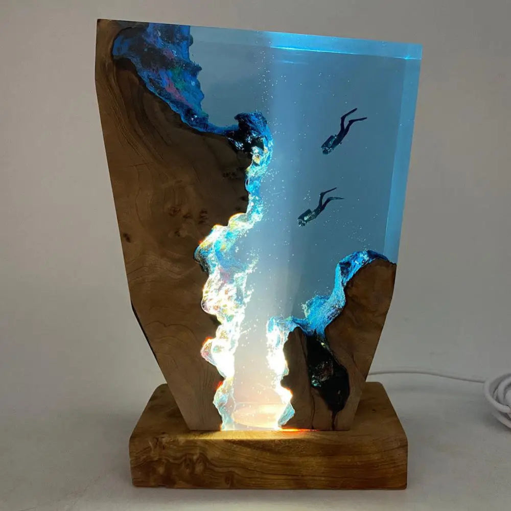 Creative Table Lamp with Diver Motif – Artistic Ray of Light for Your Home