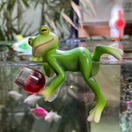 Humorvolle Gartenfigur mit Weinglas – Pflanzendekoration