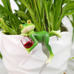 Humorvolle Gartenfigur mit Weinglas – Pflanzendekoration