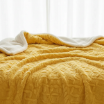 Wärmende Winterdecke aus Luxus-Lammwolle – Beidseitig gestaltete Fleece-Decke