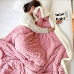 Wärmende Winterdecke aus Luxus-Lammwolle – Beidseitig gestaltete Fleece-Decke