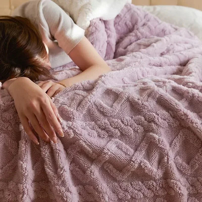 Wärmende Winterdecke aus Luxus-Lammwolle – Beidseitig gestaltete Fleece-Decke
