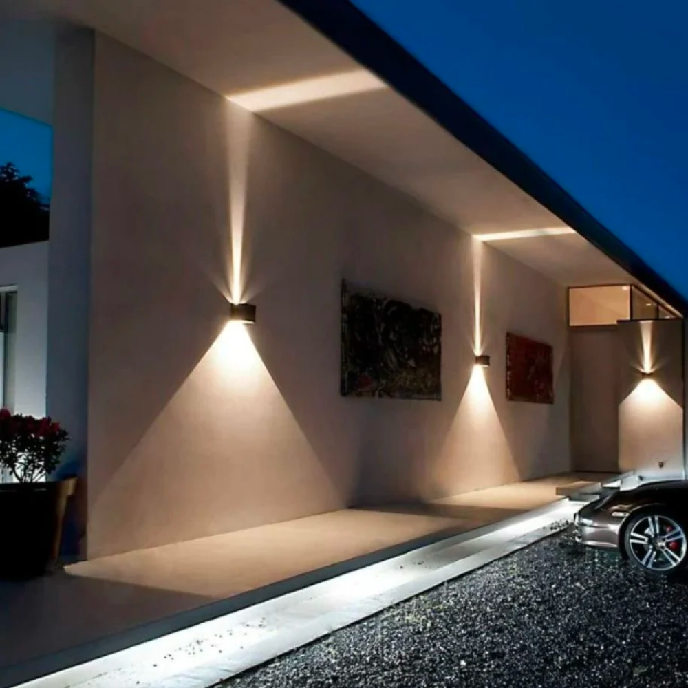 Kabellose LED-Wandlampe im modernen Würfel-Design