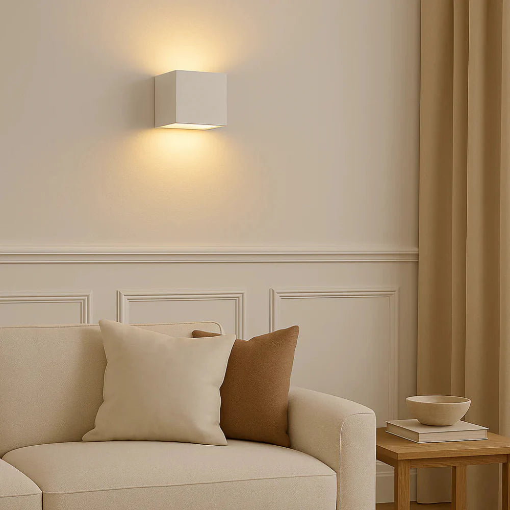Kabellose LED-Wandlampe im modernen Würfel-Design