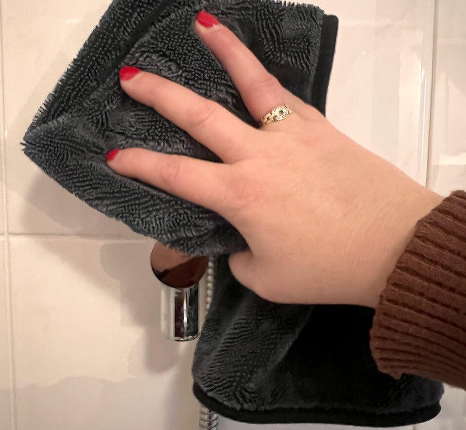 Quick-drying cloth for car, bath, and mirrors