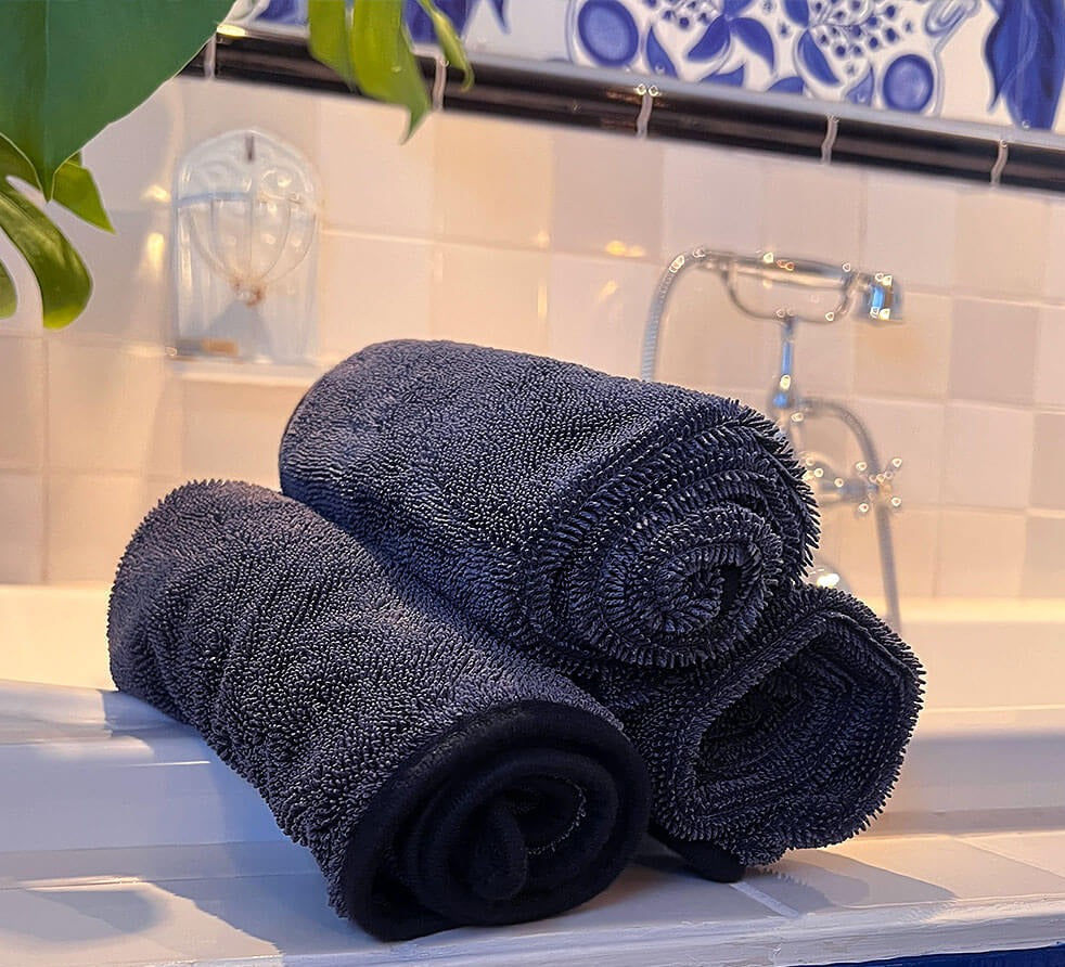Quick-drying cloth for car, bath, and mirrors
