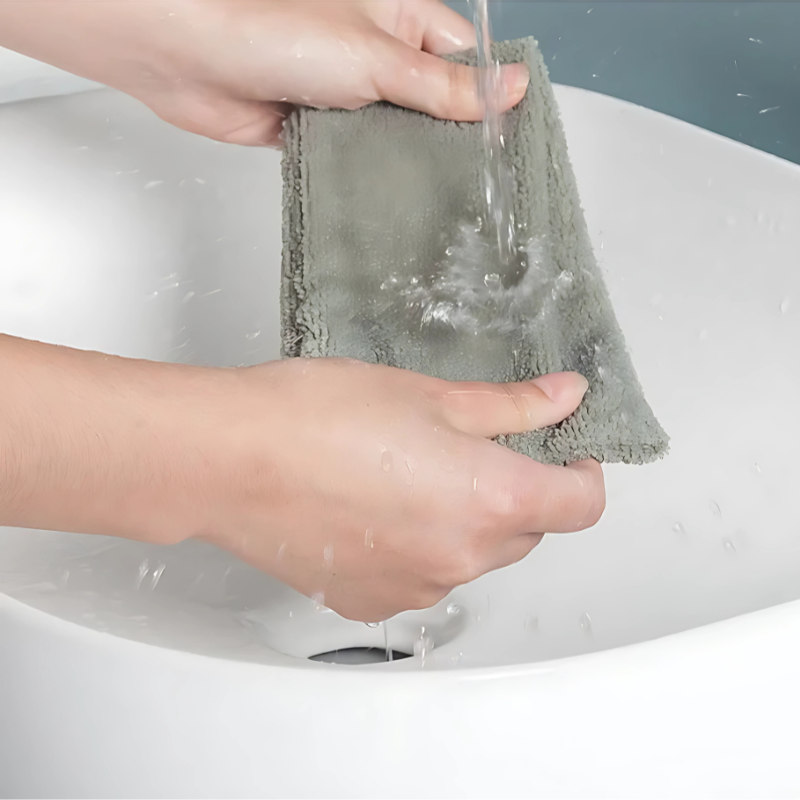 Dust brush for hard-to-reach areas