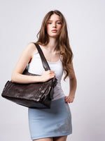 Stylische Handtasche mit mehreren Fächern und abnehmbarem Schultergurt